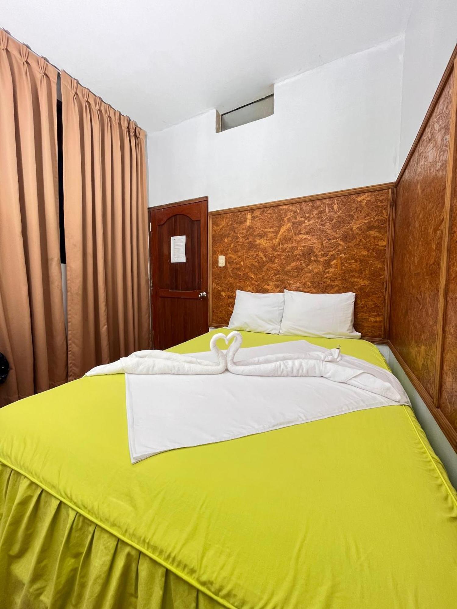 Hospedaje El Emperador Hotel Pucallpa Ngoại thất bức ảnh