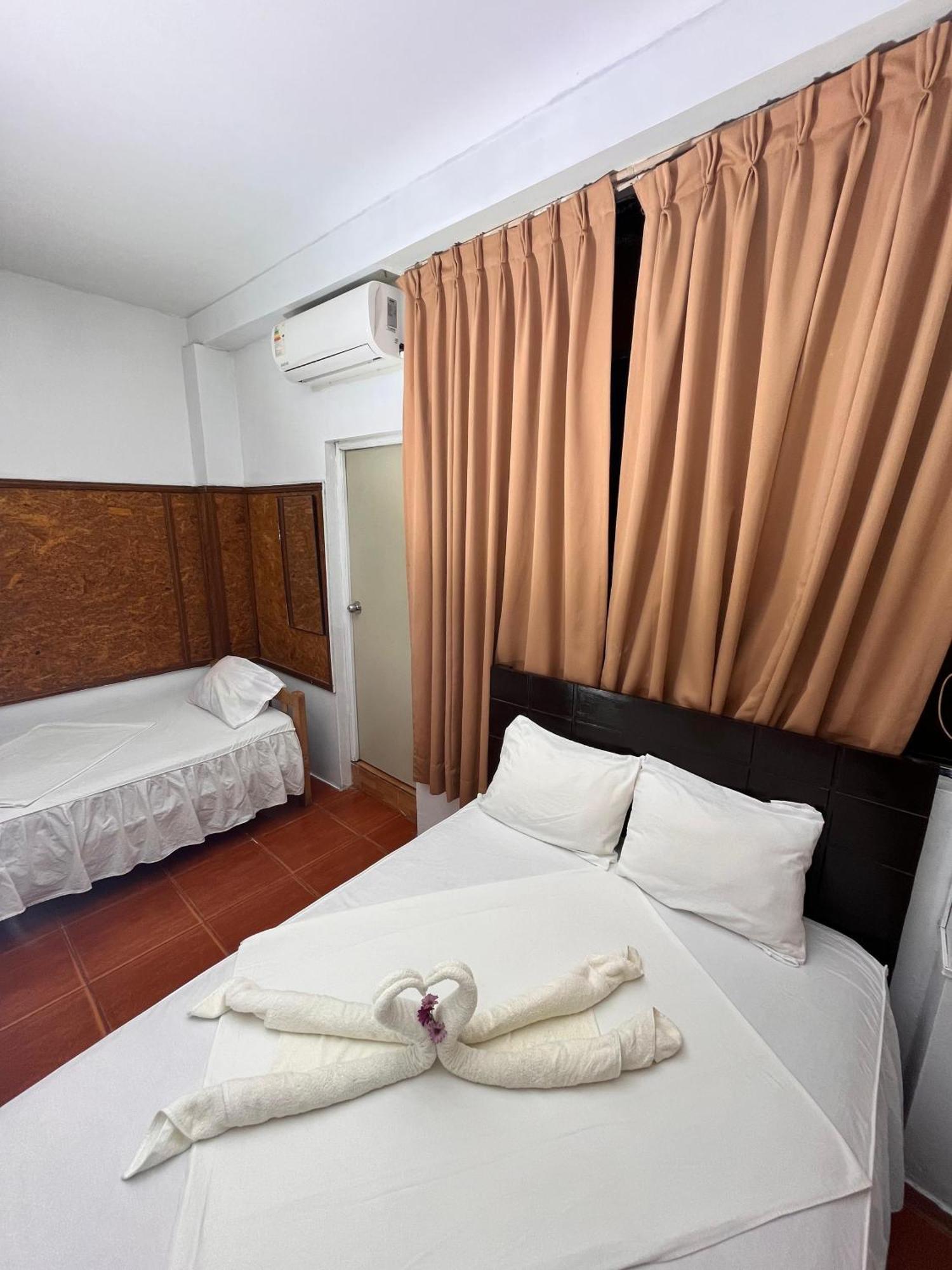 Hospedaje El Emperador Hotel Pucallpa Ngoại thất bức ảnh
