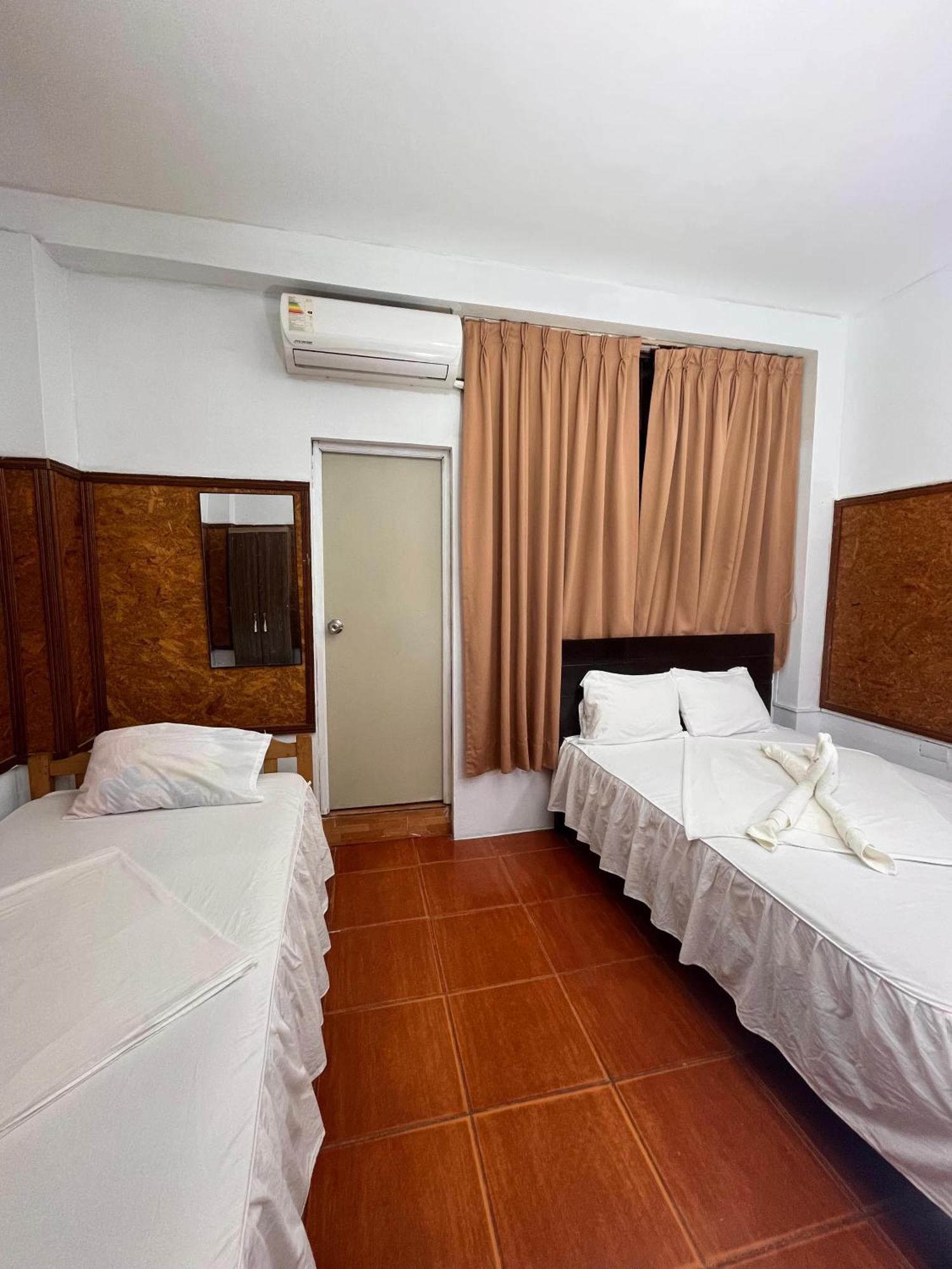 Hospedaje El Emperador Hotel Pucallpa Ngoại thất bức ảnh