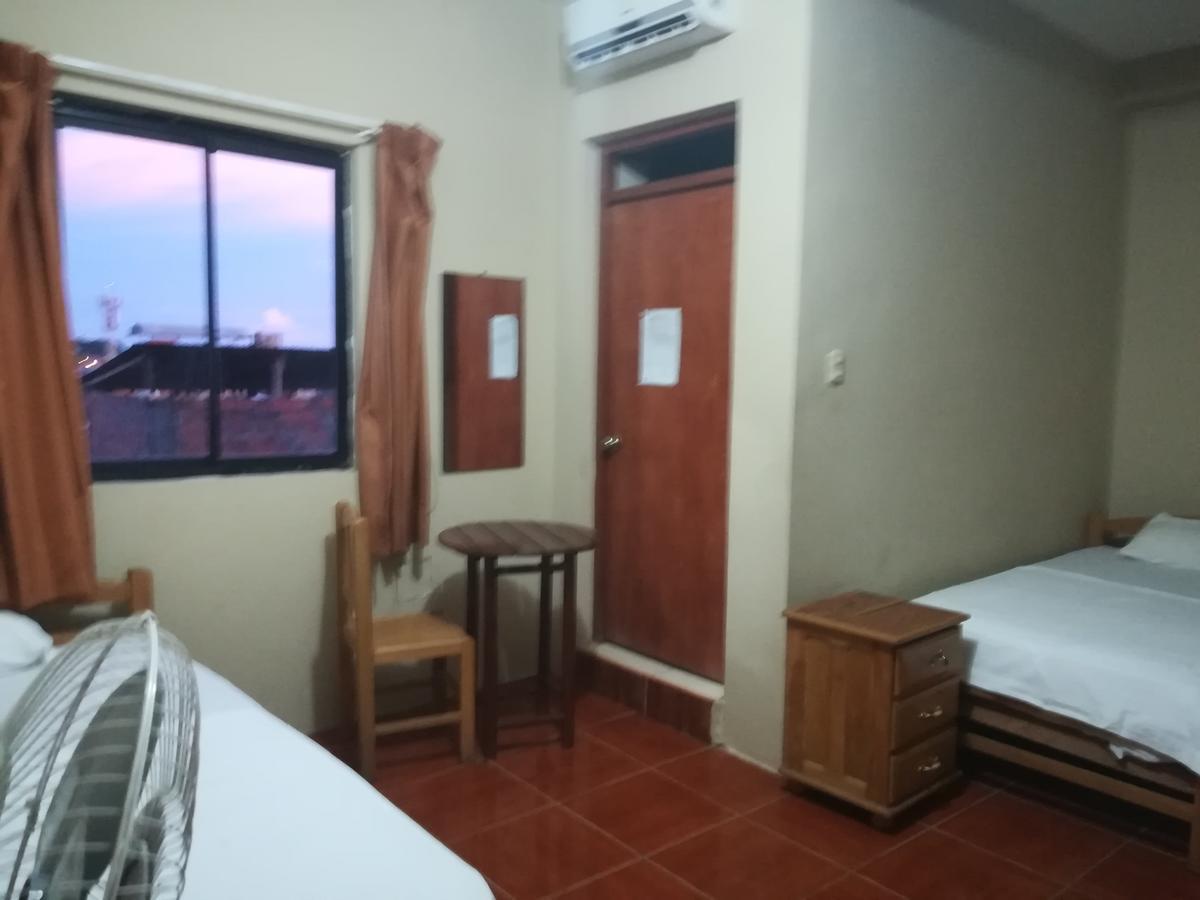 Hospedaje El Emperador Hotel Pucallpa Ngoại thất bức ảnh