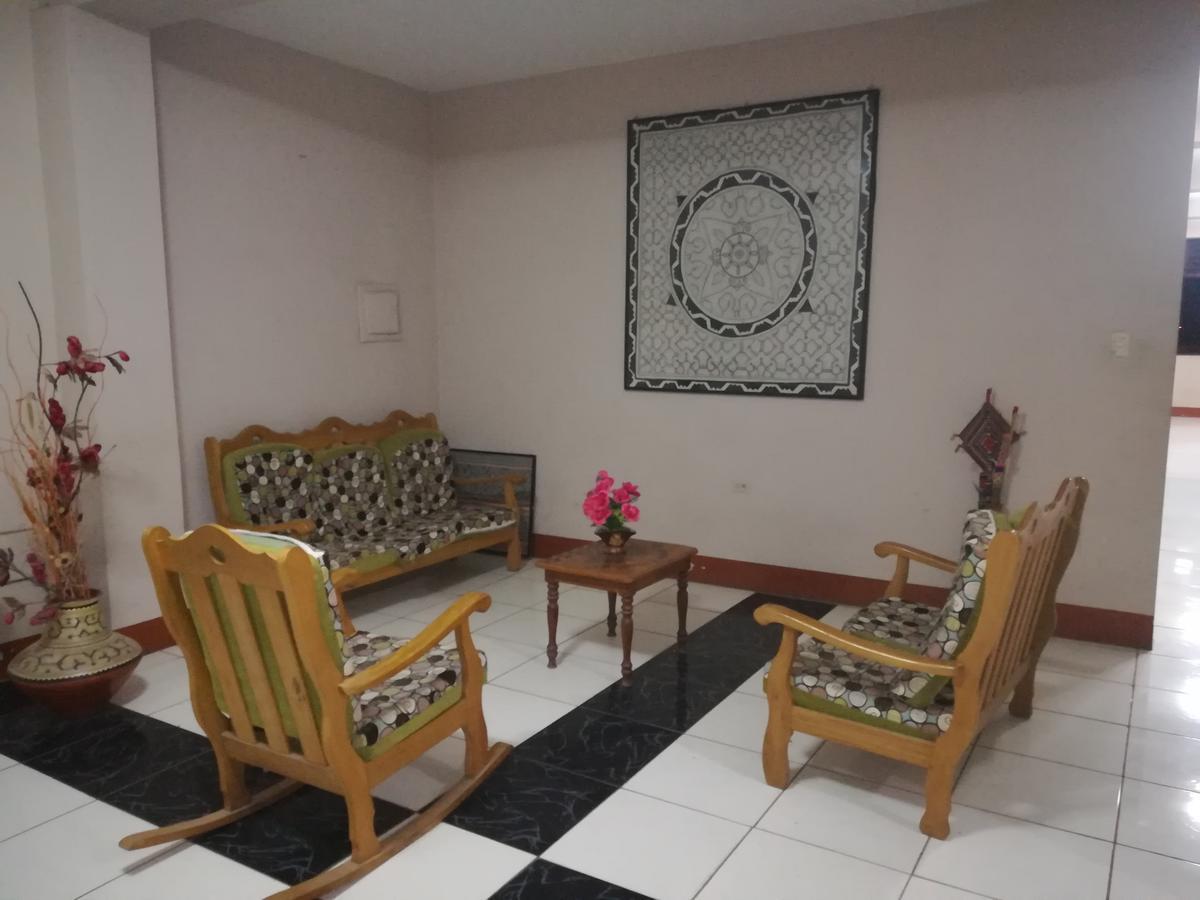 Hospedaje El Emperador Hotel Pucallpa Ngoại thất bức ảnh
